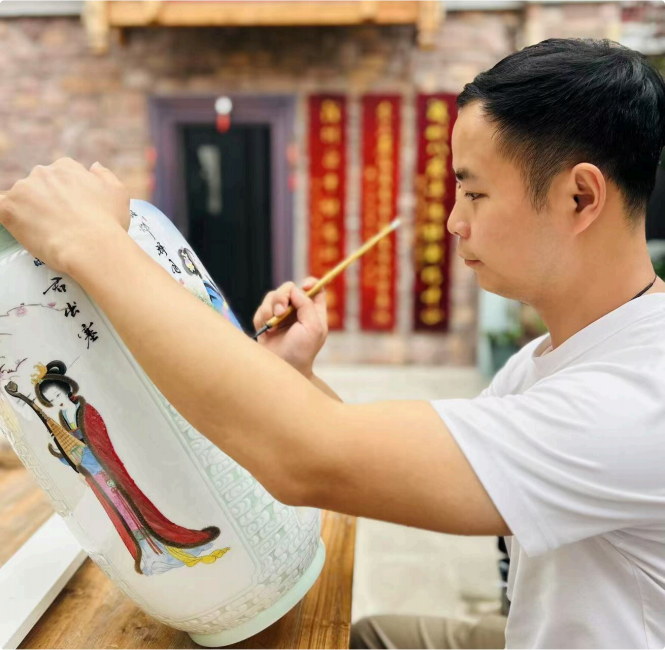 王龍鵬（國(guó)瓷紅葉畫(huà)院高級(jí)畫(huà)師）