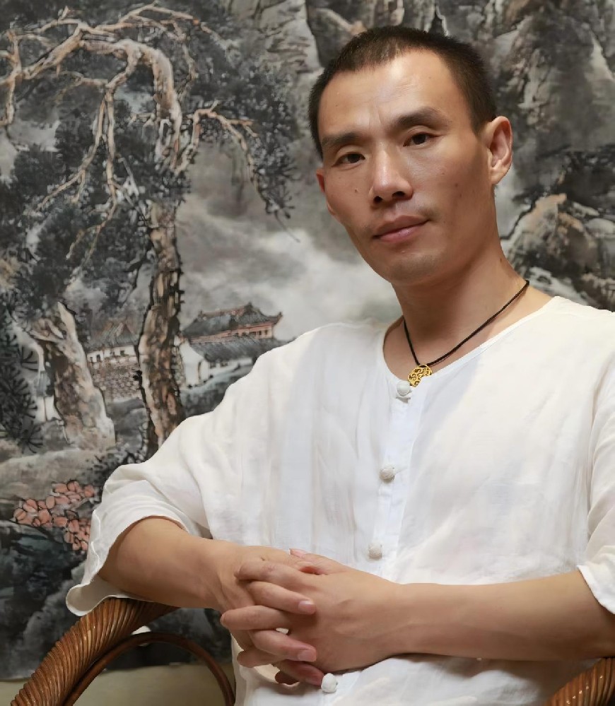 胡達民（國瓷紅葉畫院研究員）